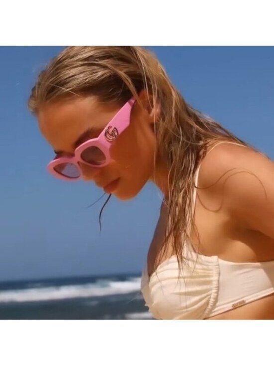 Gucci GG1421S 004 Geometric Sunglasses – Pink main image 4